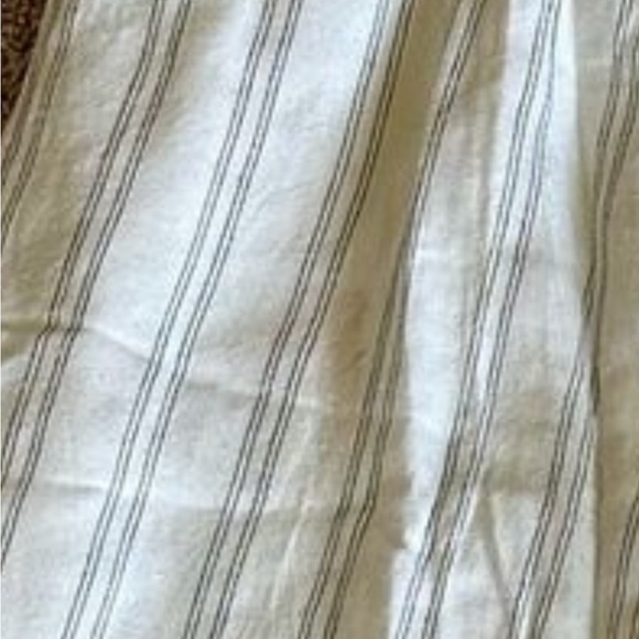 American Eagle pants (has small stain) • Size XS (fits more like a small) • $20 - Picture 2 of 2